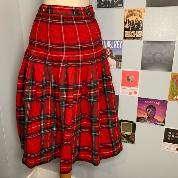 Vintage 80’s Wool Skirt Red and Green Pleated Skirt from Jeremy Scott - Picture 8 of 11